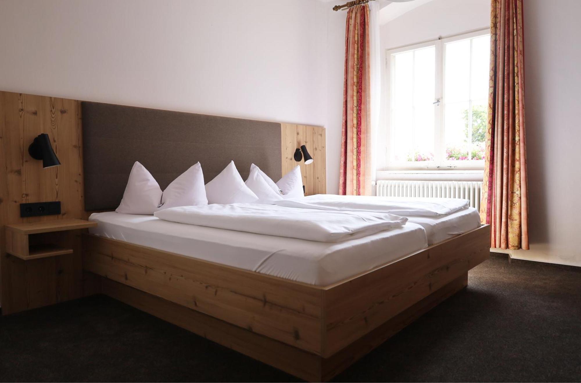 Hotel Gasthof Zur Post Wolfegg Exterior photo